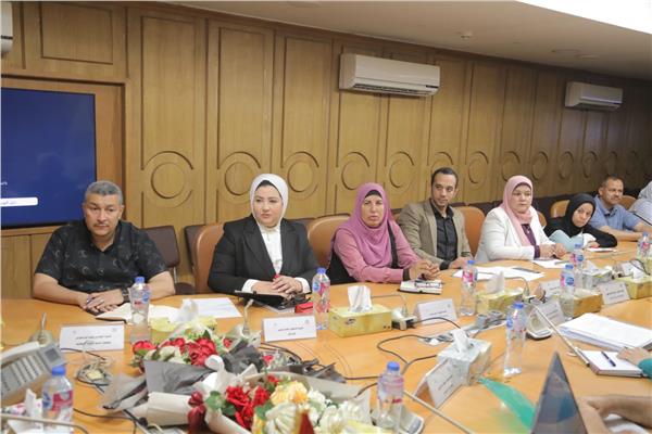محافظ قنا عقب اجتماع موسع عبر الفيديو كونفرانس