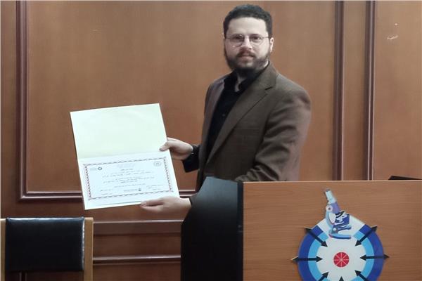 د. محمد ياسر الباحث بكلية العلوم