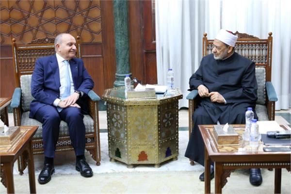 د. أحمد الطيب شيخ الأزهر الشريف و سفير المملكة الأردنية لدى القاهرة