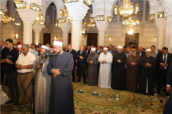وزير الأوقاف ومحافظ القاهرة يؤديان صلاة الجمعة بمسجد السيدة نفيسة