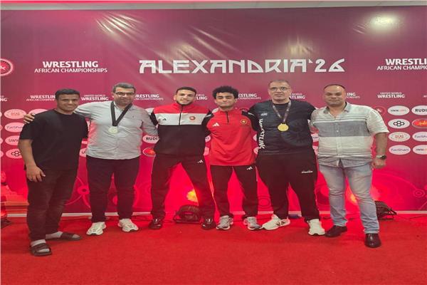  اللاعب محمد القاسم السيد ومدربيه