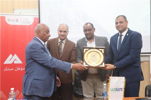 جانب من توقيع الاتفاقية