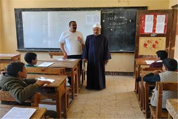 رئيس منطقة الإسماعيلية الأزهرية يتابع انتظام امتحانات النقل