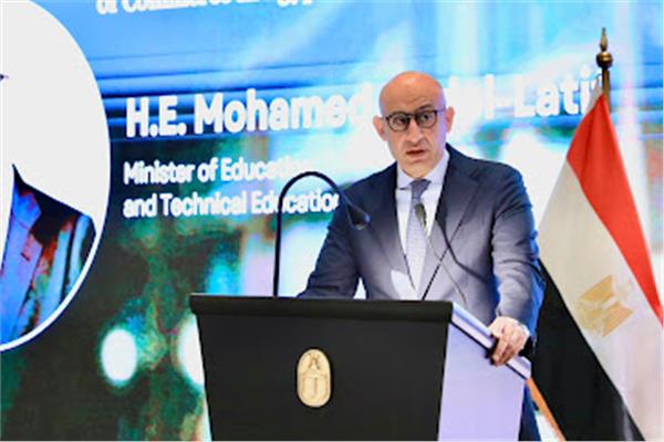 محمد عبد اللطيف وزير التربية والتعليم