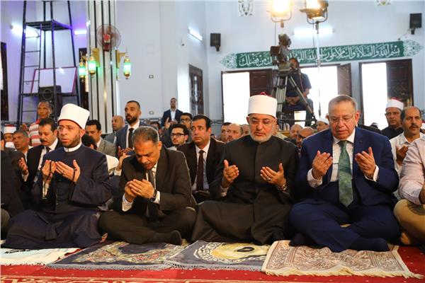 اثناء اداء صلاة الجمعة 