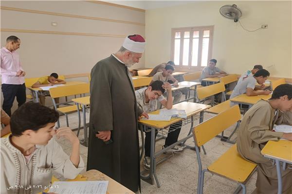 قيادات سوهاج الأزهرية يتفقدون سير الامتحانات