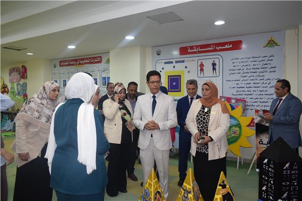 د. ناصر يفتتح مشروعات التخرج