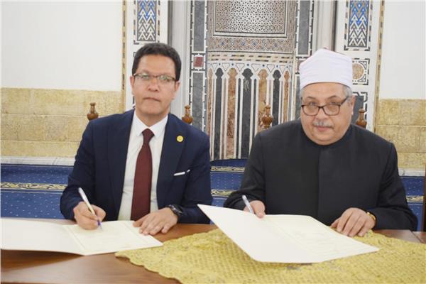 جانب من توقيع البروتوكول 