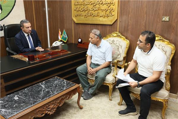 محافظ المنوفية يلتقي المواطنين لحل شكاوى المواطنين