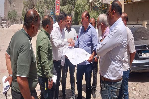 رئيس حي بولاق الدكرور يتابع خطة تطوير المحاور المرورية