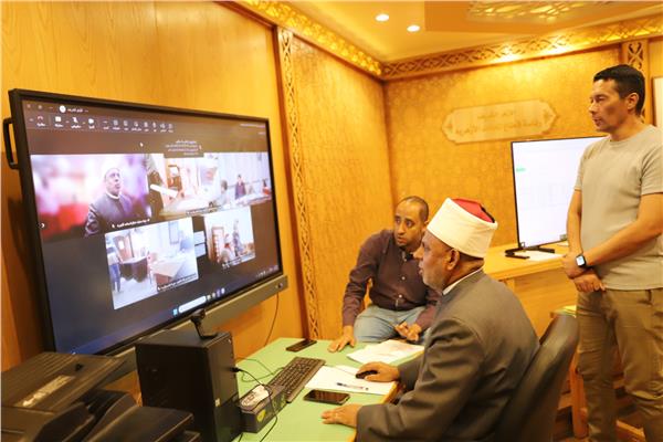رئيس المعاهد الأزهرية يتابع امتحان الصرف 