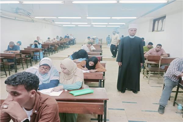 جانب من الامتحانات