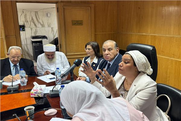 جانب من مائدة الحوار