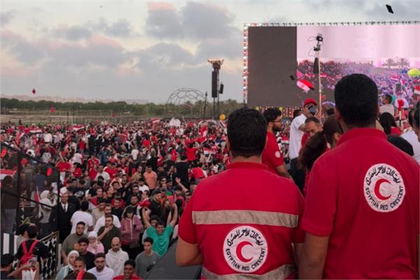 الهلال الأحمر ومساندة المنتخب المصرى 
