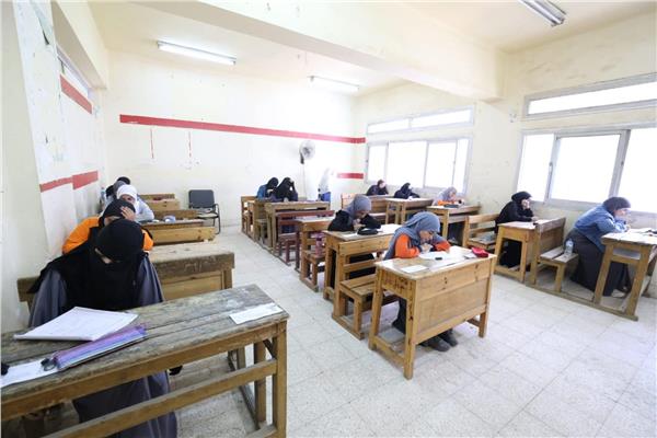 جانب من الامتحانات