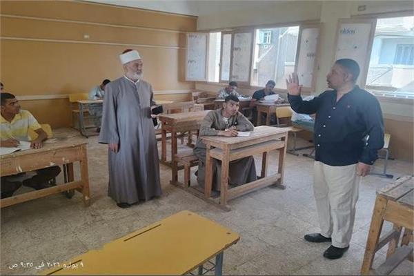 جانب من تفقد لجان الامتحانات