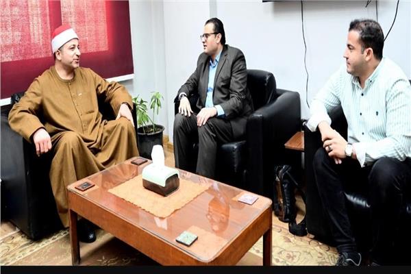 الشيخ طه النعماني خلال حواره  لَـ «اللواء الإسلامي»