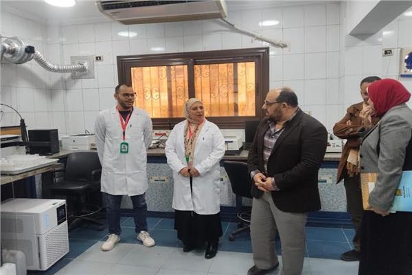 جانب من تفقد وحدة التحاليل