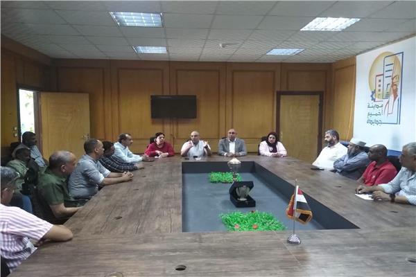 جانب من مناقشات انشاء مشروع شلتر لإيواء الكلاب