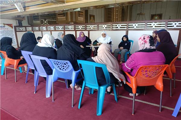 واعظات الأوقاف يواصلن عملهن بالقوافل الدعوية