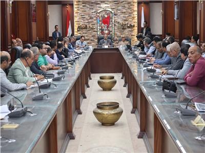 محافظ سوهاج يترأس الاجتماع التنسيقي لتنفيذ التدريب العملي المشترك لمواجهة الأزمات والكوارث " صقر 159 "