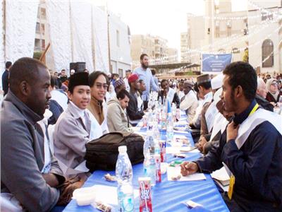 «سفراء الهداية» تكرم حفظة القرآن من الوافدين