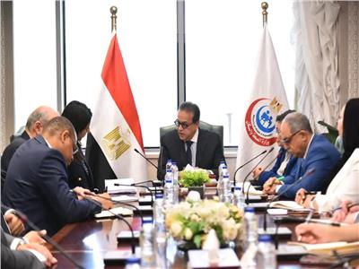 الصحة تبحث مع البنك الدولي دعم القطاع الصحي وتوطين صناعة الدواء