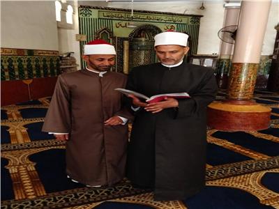 مدير أوقاف المنيا يتفقد المساجد لمتابعة الانضباط