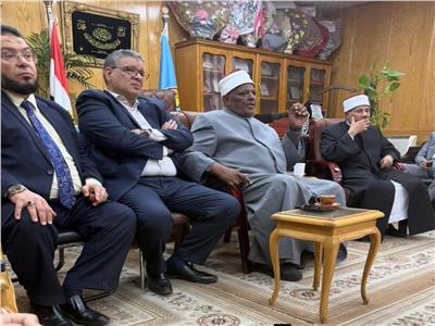 د. عباس شومان يرسخ قيم السلم المجتمعي ويحتوي أزمة بني محمديات      
