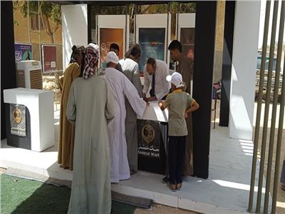 توقيع 217 كشفًا طبيًّا و67 عملية جراحية و90 نظارة مجانية خلال قافلة "تمكين" بنجع حمادي