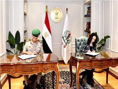القوات المسلحة توقع بروتوكولى تعاون مع  التضامن  وجامعة القاهرة 