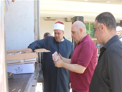 الأوقاف توزع 17 طنًّا من لحوم صكوك الأضاحي في 5 محافظات
