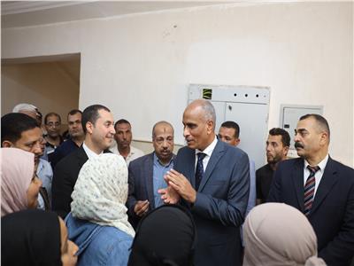محافظ كفرالشيخ يسلم وحدات الإسكان الاجتماعي بالمرحلة الثالثة بمشروع تحيا مصر