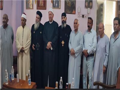 وفد من أوقاف المنيا يطمئن على أشقائنا بكنيسة الملاك ميخائيل بحلوة عقب الحريق