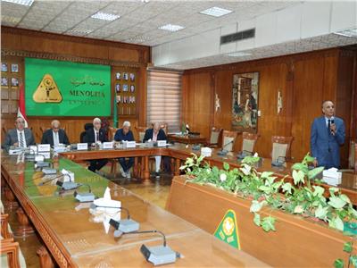 رئيس جامعة المنوفية يترأس لجنة اختيار عميد كلية الطب