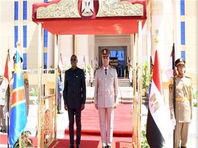 وزير الدفاع يلتقى نظيره الكونغولى لتعزيز التعاون الأمنى
