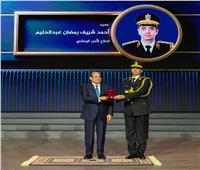 الرئيس يمنح ٤ أوسمة لأسر شهداء الشرطة و ١٢ ضابطًا أنواطًا تقديرًا لجهودهم بخدمة الوطن