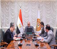 وزير العمل يعقد اجتماعًا مع 4 مديريات عمل بالمحافظات