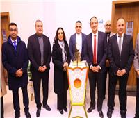 متعافو الإدمان يهدون وزيرة التضامن فانوس رمضان