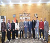 رئيس جامعة بنها يكرم الفائزين فى مؤتمر "مصر الطاقة" بمشروع الذكاء الاصطناعي