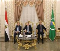 محافظ المنيا ووزير التعليم العالي يبحثان دعم المستشفيات الجامعية والتأمين الصحي بالمحافظة