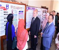 رئيس جامعة سوهاج يتفقد مؤتمر التربية ويشيد بـ 126 مشروعًا بحثيًا