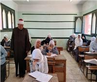 مدير العلوم الشرعية بالأزهر يطمئن على امتحانات الفتيات ويشيد بالملاحظين