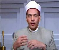 هل أقطع الصلاة عند طرق الباب بشدة؟.. أمين الفتوى يجيب
