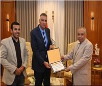 محافظ جنوب سيناء يؤكد دعمه للتعليم الأزهري خلال استقبال عميد العلوم