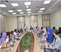 جامعة بنها تبحث تطوير كلية العلاج الطبيعي وتعزيز العيادات الخارجية