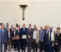 وزير الصحة يهنئ نائبه لفوزه بجائزة نيلسون مانديلا 