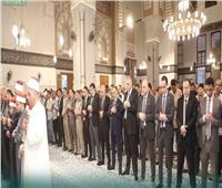 محافظ الشرقية يؤدي صلاة العيد ويشارك آلاف المصلين فرحتهم 