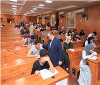 رئيس جامعة كفر الشيخ يتفقد امتحانات الفصل الدراسي الثاني 