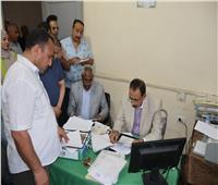 محافظ سوهاج يفحص ملفات تقنين الأراضي بجولة مفاجئة بساقلتة
